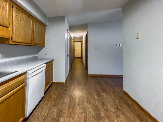 Foto del edificio - In-Unit Washer and Dryer - Walk the river trail