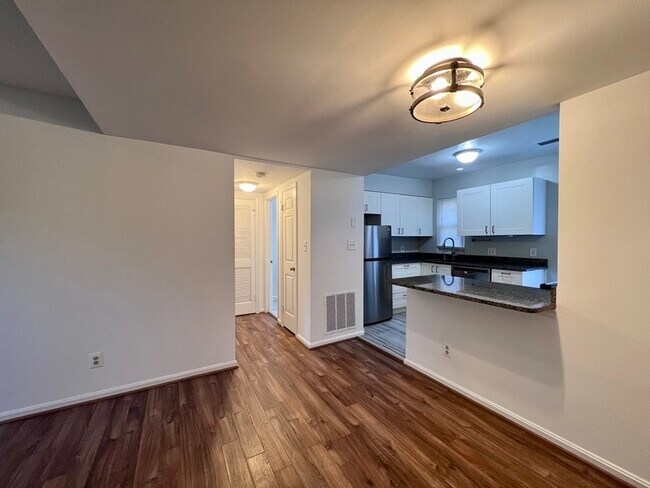 Building Photo - 1307 E Abingdon Dr