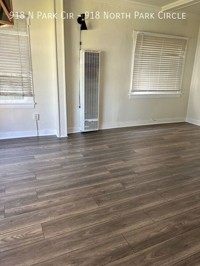 Building Photo - Brand new flooring freshly painted 1b1b fo...