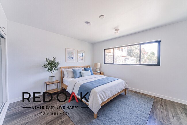 Foto del edificio - 8770 Shoreham Dr