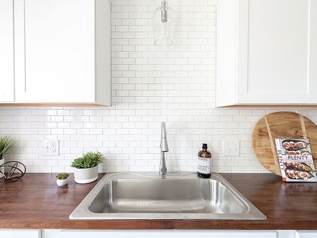 Kitchen - 745 E 900 S
