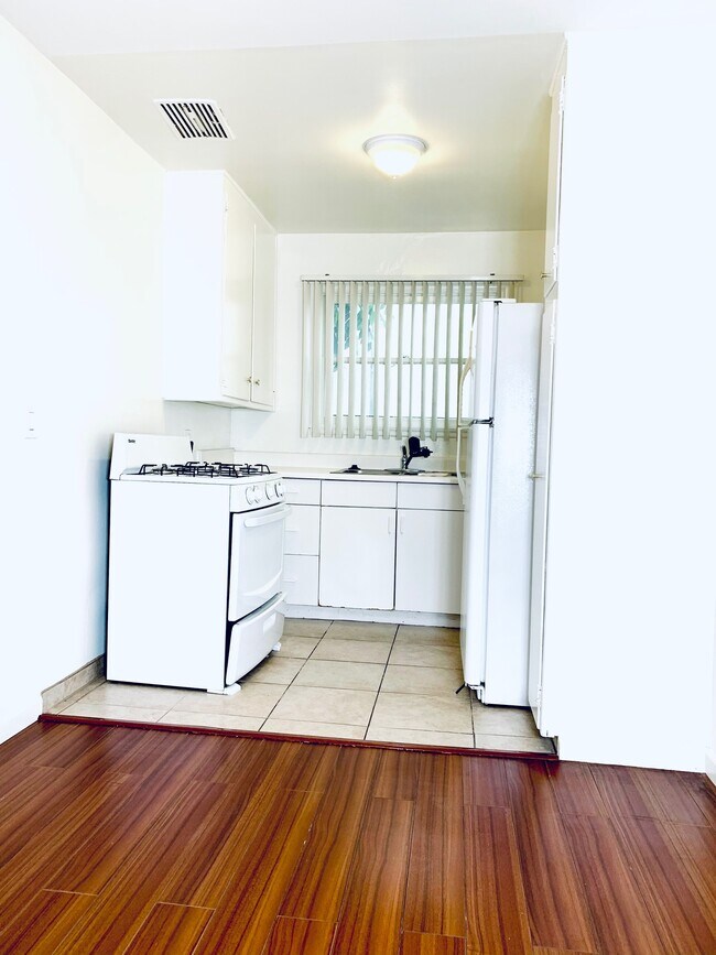 Foto del edificio - 14825 Magnolia Blvd