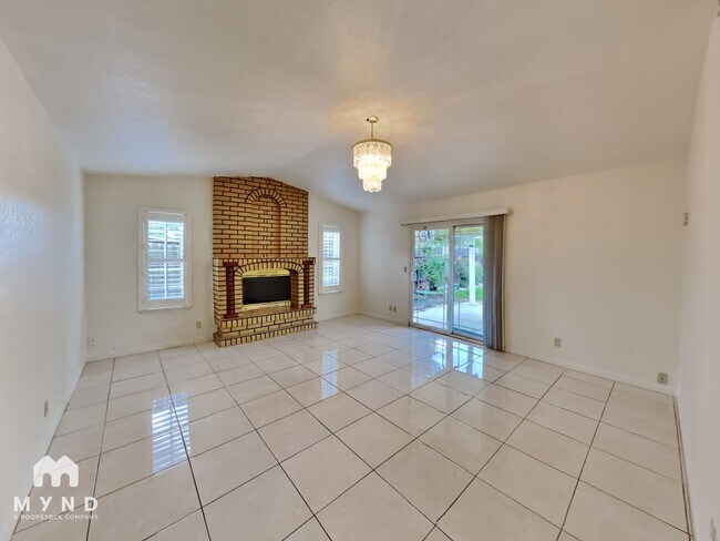 Foto del edificio - 8055 Wagon Trail Way