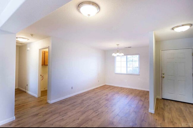 Building Photo - 2130 W Hampton Dr