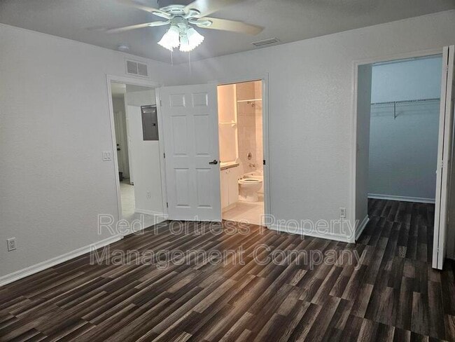 Foto del edificio - 1916 Santa Barbara Blvd