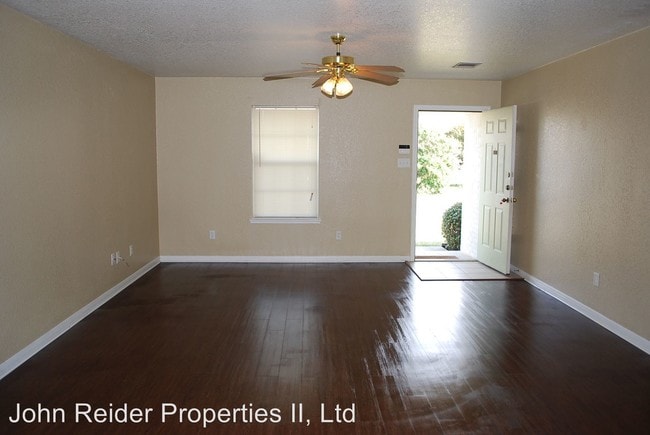 Foto del edificio - 2308 Wildewood Dr