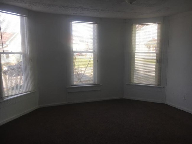 Building Photo - 569 N Tacoma Ave