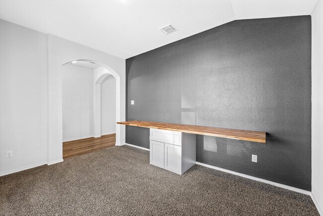 Building Photo - 11812 McCabe Dr