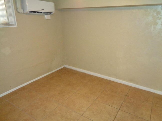 Building Photo - 1309 E Rio Grande Ave