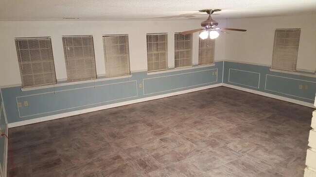 Building Photo - 6248 Brightwood Dr