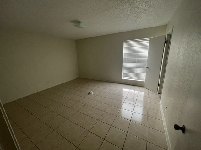 Building Photo - 3500 Carmen Ave