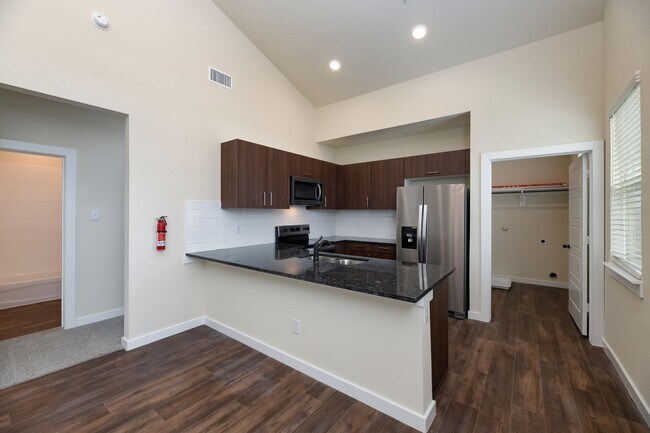 Foto del edificio - AVAILABLE NOW! GORGEOUS 2 BEDROOM FOUR PLEX LOCATED IN MIDLOTHIAN ISD!