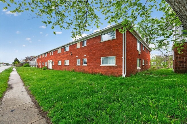 Foto del edificio - $995 - $1200 - Spacious 1 bedroom Apartments