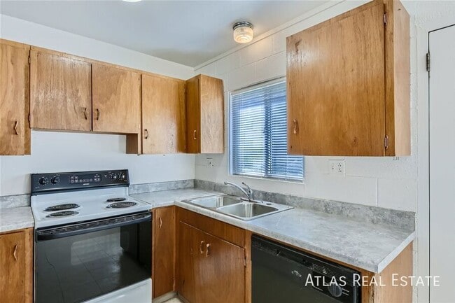 Building Photo - 708 E Alpert Ct