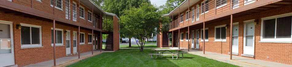 Primary Photo - 827 College Ave