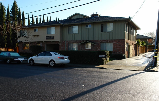 Building Photo - 245 Easy Street