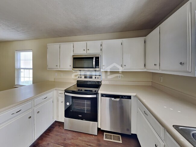 Foto del edificio - 2825 Islington Dr