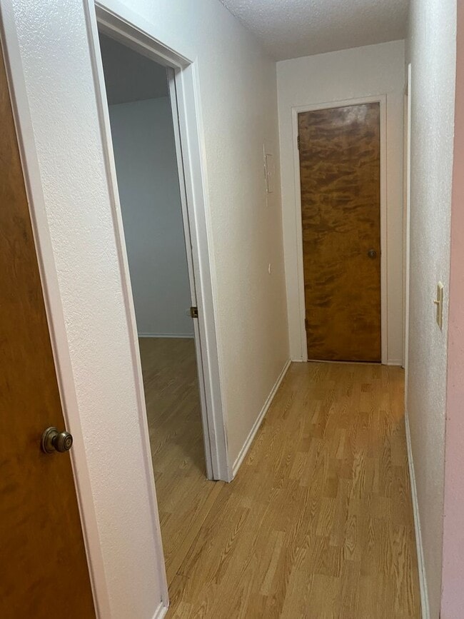 Building Photo - 495 Ridgecrest Ct
