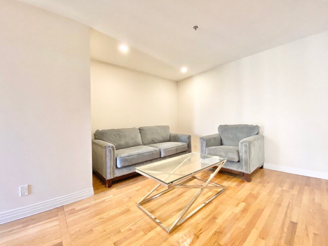 Primary Photo - 8569 Burton Way, Los Angeles, CA 90048