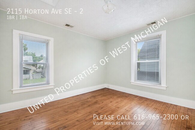 Building Photo - Available Now | 1 Bedroom 1 Bath Upper Uni...