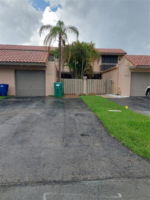 Foto principal - 20571 NE 6th Ct