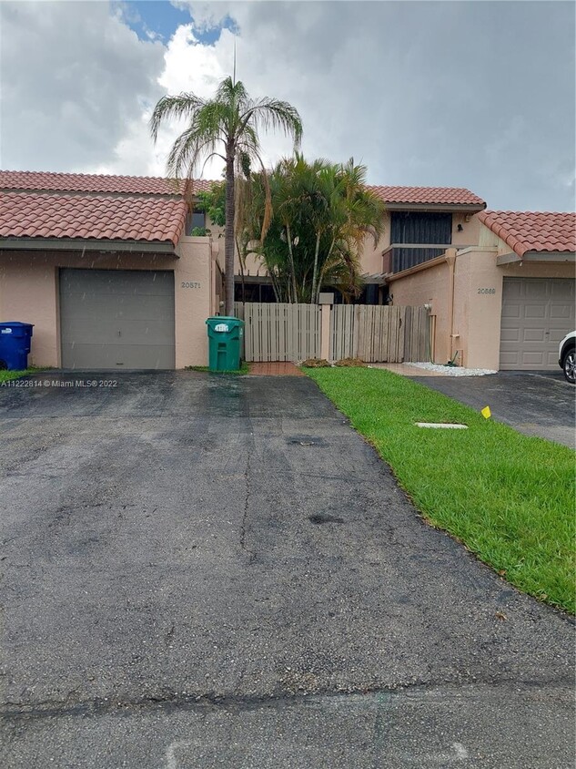 Primary Photo - 20571 NE 6th Ct