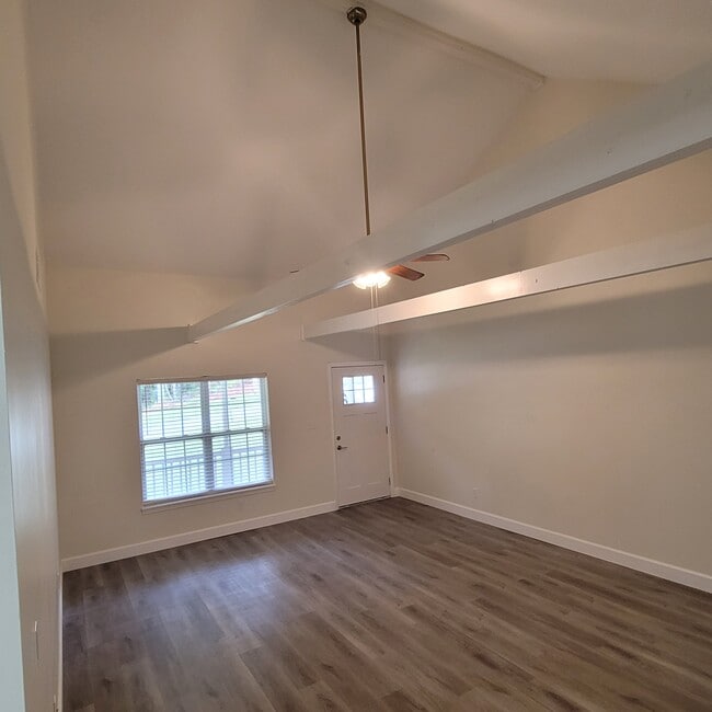 Livingroom - 786 Farm Creek Rd NE