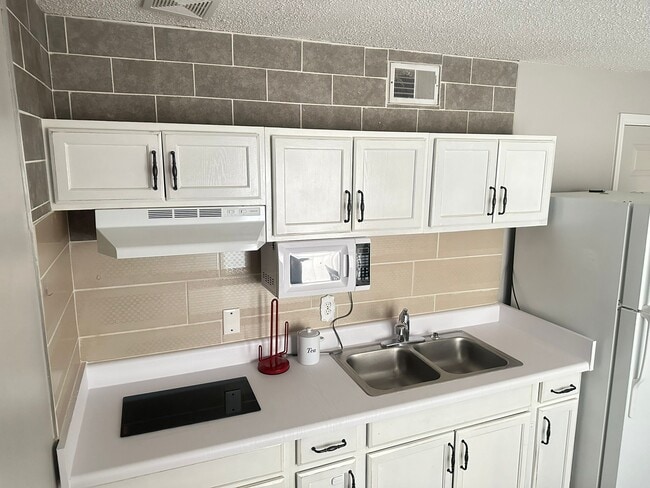 Building Photo - 301 Alegriano Ct
