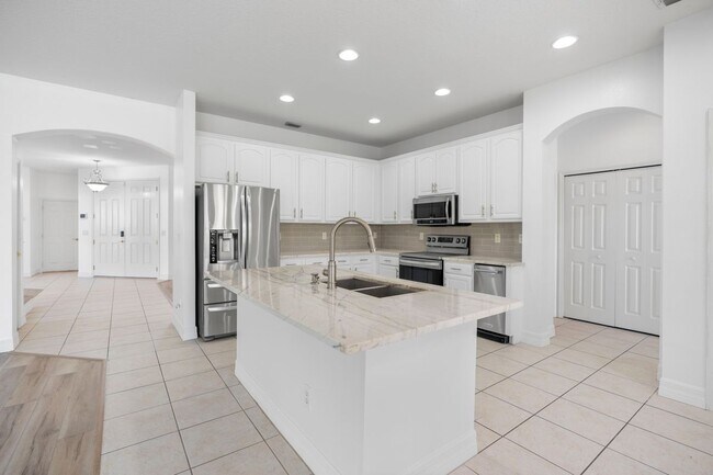 Building Photo - 10888 Cory Lake Dr