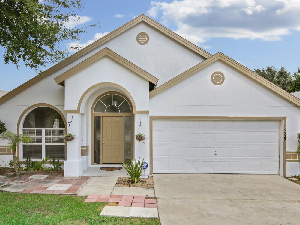 Foto principal - 16329 Coopers Hawk Ave