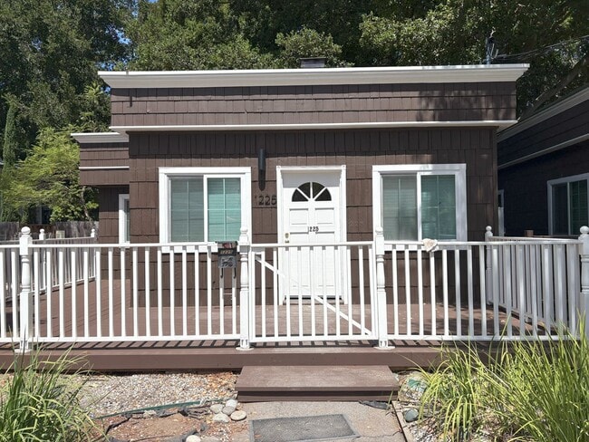 Building Photo - Cozy Cottage in Palo Alto – Fully Renovated