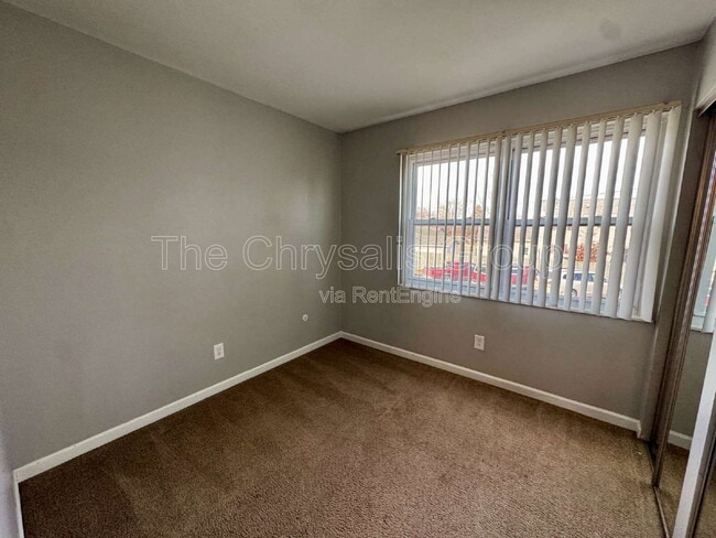 Building Photo - 606 E McKinley Rd