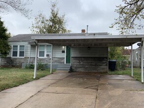 Building Photo - 804 NE 30th St