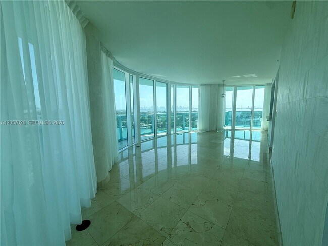 Foto del edificio - 6000 Indian Creek Dr