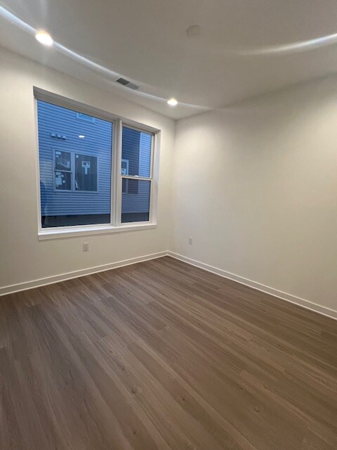 Foto del edificio - 3004 Schirra Ln