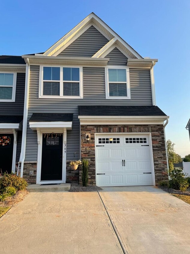 Foto principal - 309 Hunt Glenn Ct
