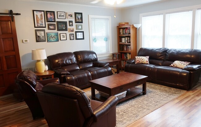 Foto del edificio - 2102 E 37th St