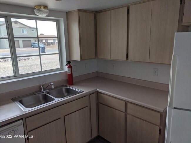 Building Photo - 3349 E Yavapai Rd