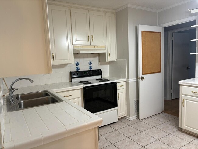 Building Photo - 3329 Roxana Rd