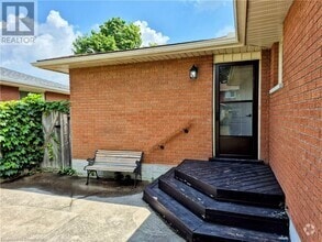 Building Photo - 37 Montcalm Dr