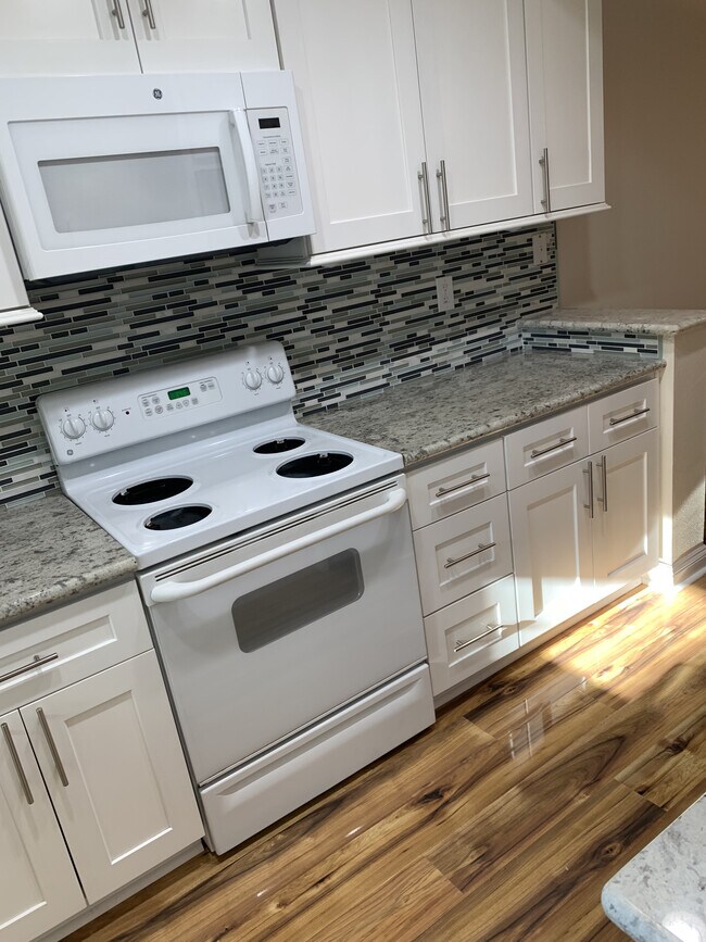 Building Photo - 1376 Las Juntas Way