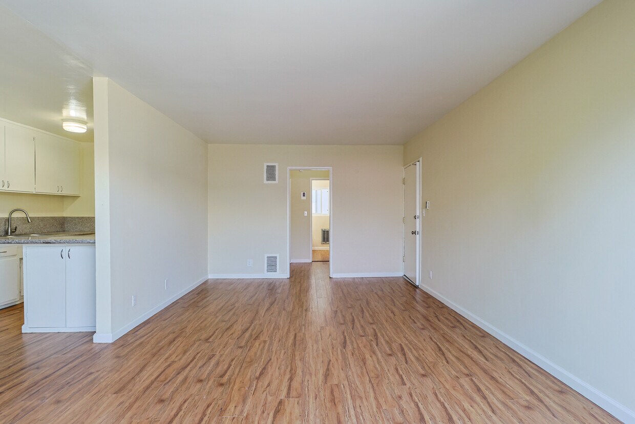 Primary Photo - 4024 Nicolet Ave