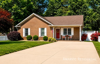 Building Photo - 1290 Pyrtle Dr