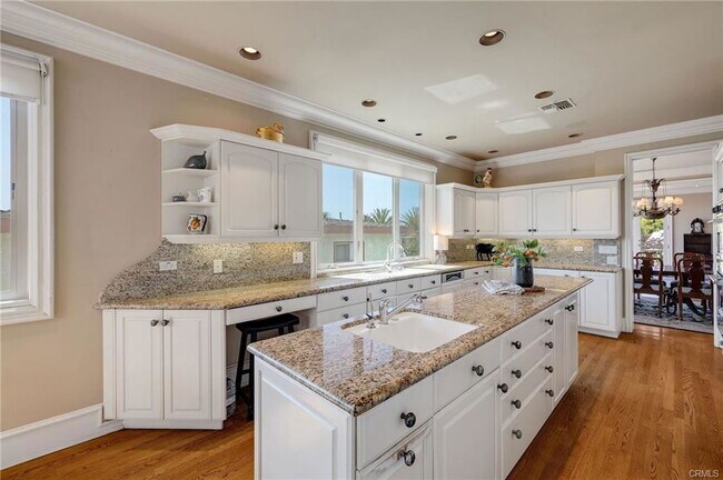 Building Photo - 922 Duncan Ave