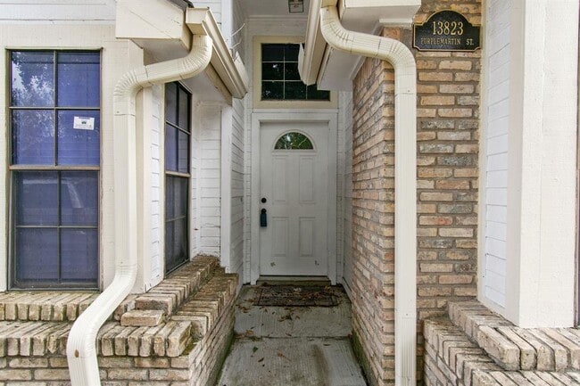 Building Photo - 13823 Purplemartin St