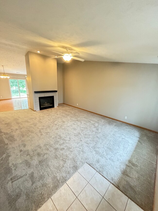 Foto del edificio - **$300 Off Move In Special** Spacious 3 Be...