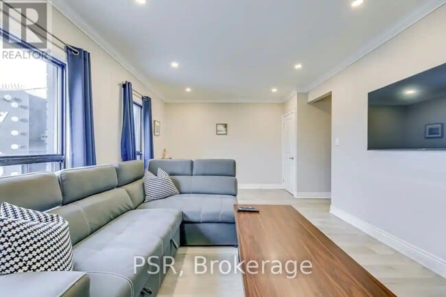 Building Photo - 1051 Bloor St W