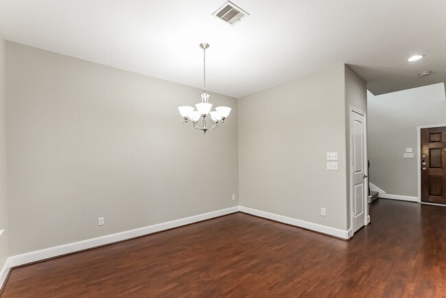 Building Photo - 2403 Lacyberry St