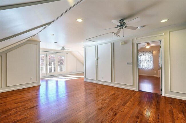 Building Photo - 84 Larch St