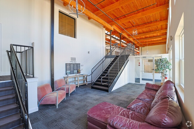 Lobby Photo - 27-37 Water St